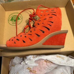 Earth Daylily Red Wedge Sandals